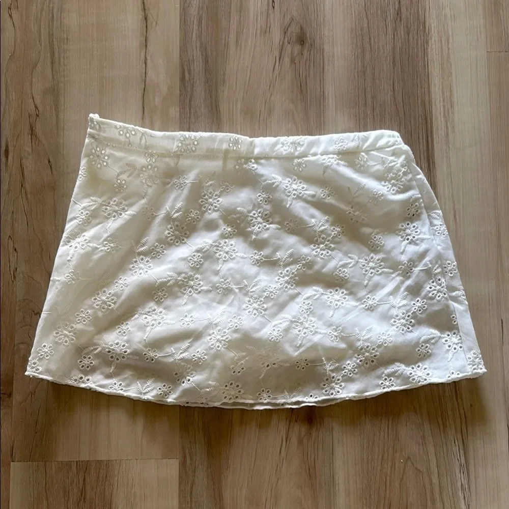 SHEIN White Eyelet Mini Skirt Skort - Picture 1 of 4